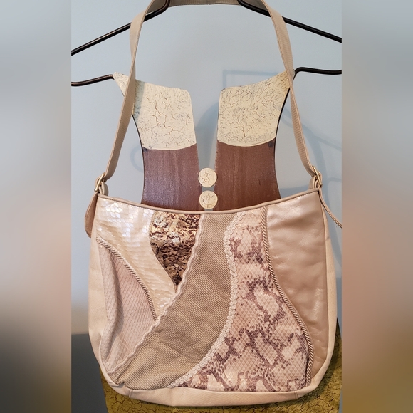 Sharif Cream and Gold Shoulder Bag with Tassel Detail - Picture 3 of 10